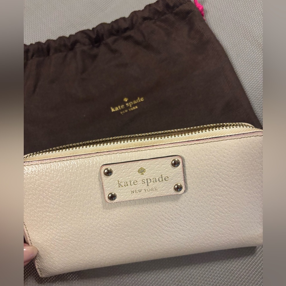 Kate Spade zip around Wellesley Neda wallet
